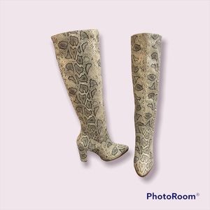 Woman’s 10 Express snake skin pattern mid high boots